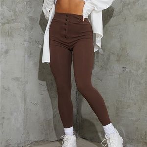 Chocolate Popper Front Leggings

Size 2 US

Worn once